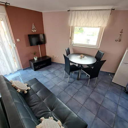 Apartment 4d