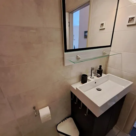 4d Apartment Lopar