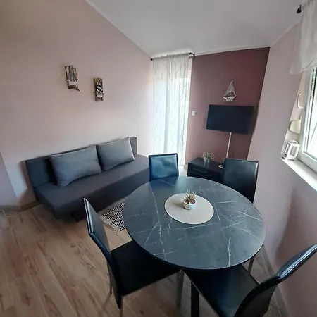Apartment 4d